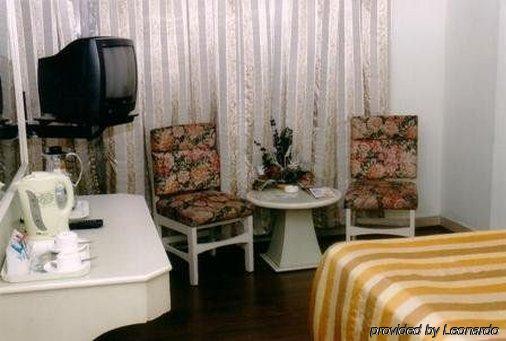Oyo 9302 Baseraa Hotel Hyderabad