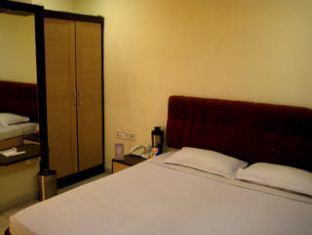 Hotel Savera Residency