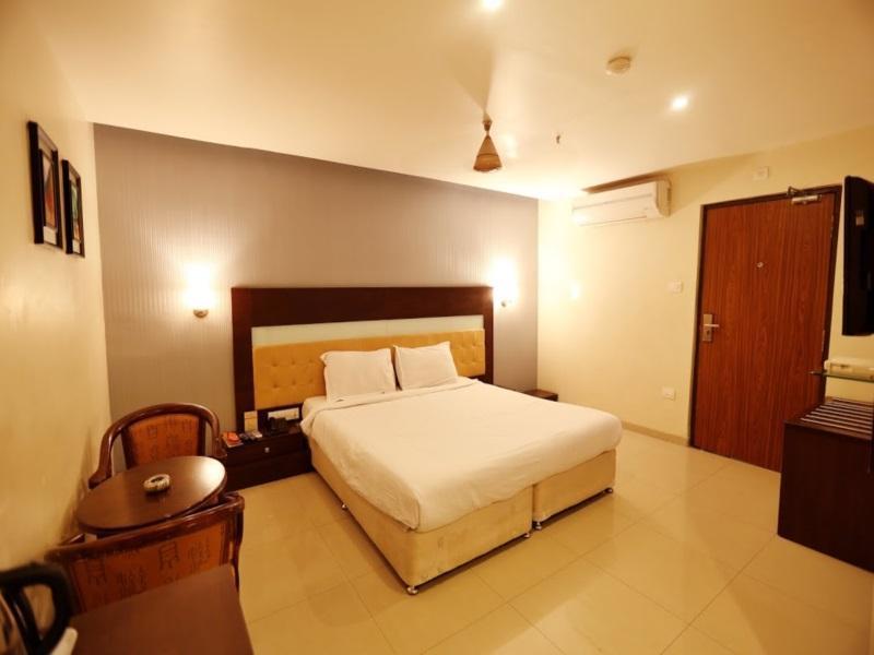 Sitara Grand Banjara Hills 2*