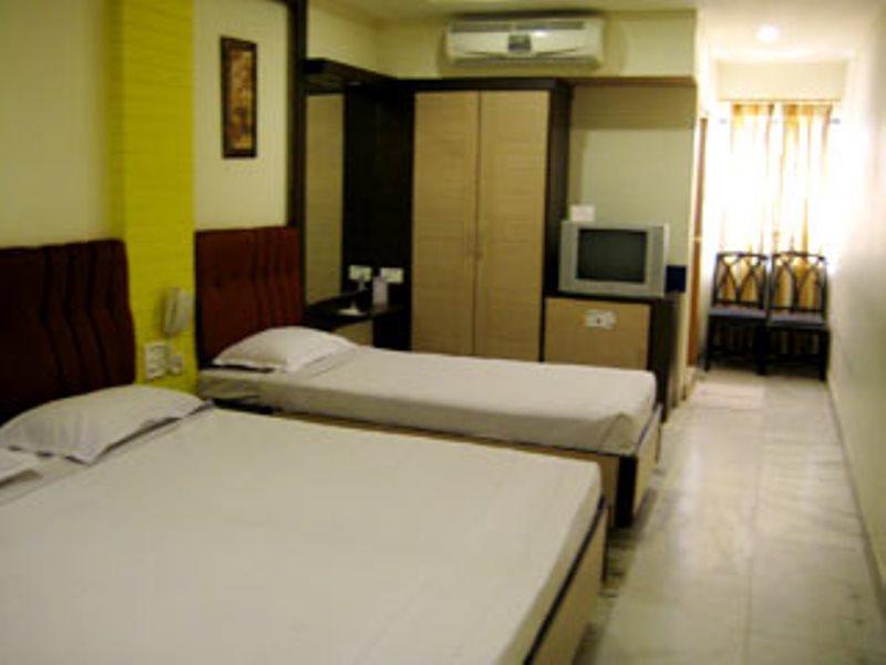 Hotel Savera Residency 2*