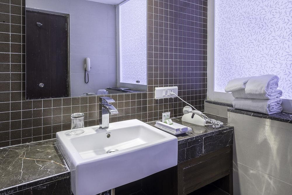 Capital O 9960 Hotel Grand Himayat Hotel