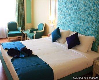 Sitara Grand Hotel 2*