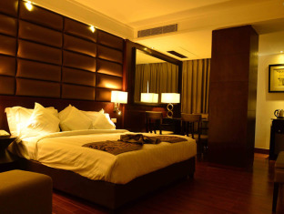 Hotel Capital O Grand Himayat