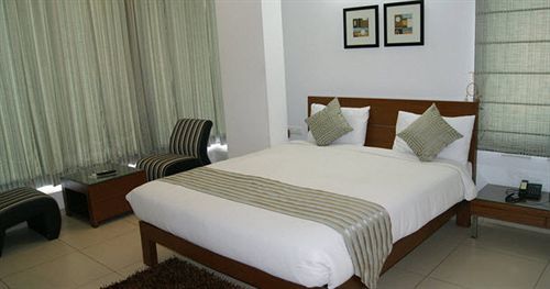 Oyo 14500 Yesmark Gachibowli Hotel