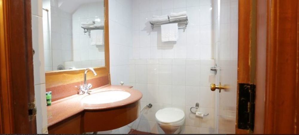 Zo Lakdi Ka Pool Hotel