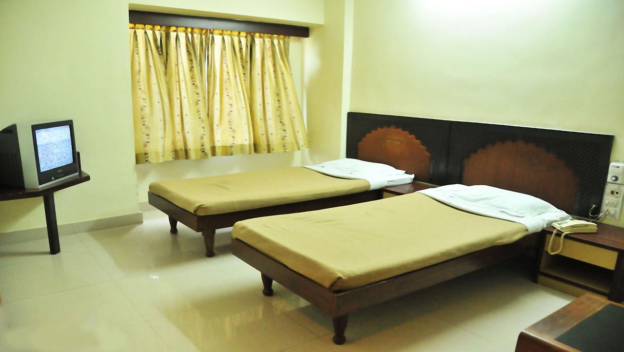 Balajee Palace 2*