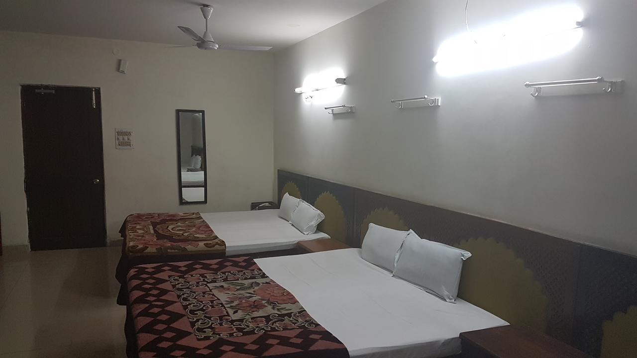 Balajee Palace 2*