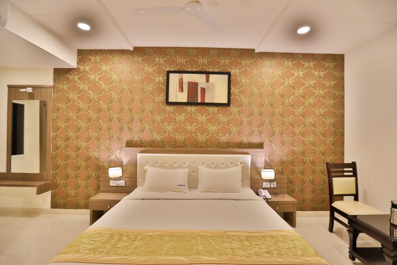 Sri Simran Park Hotel
