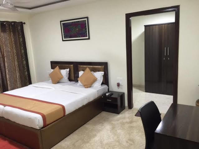 Treebo Emerald Hotel