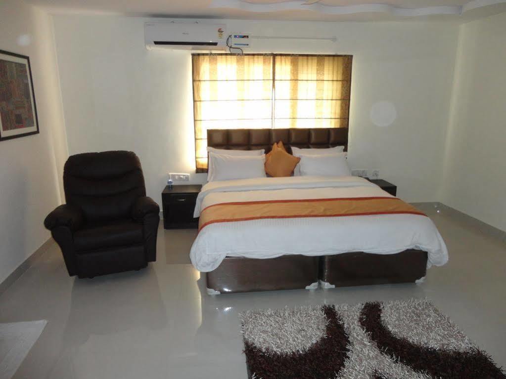 Treebo Emerald Hotel Hyderabad