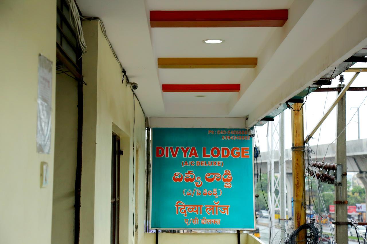 Divya Hotel *