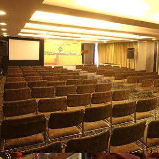 Hotel Fabexpress Tourist Plaza 3*