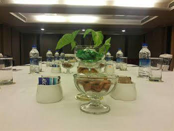 Hotel Fabexpress Tourist Plaza 3*