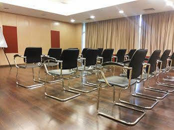 Hotel Fabexpress Tourist Plaza 3*