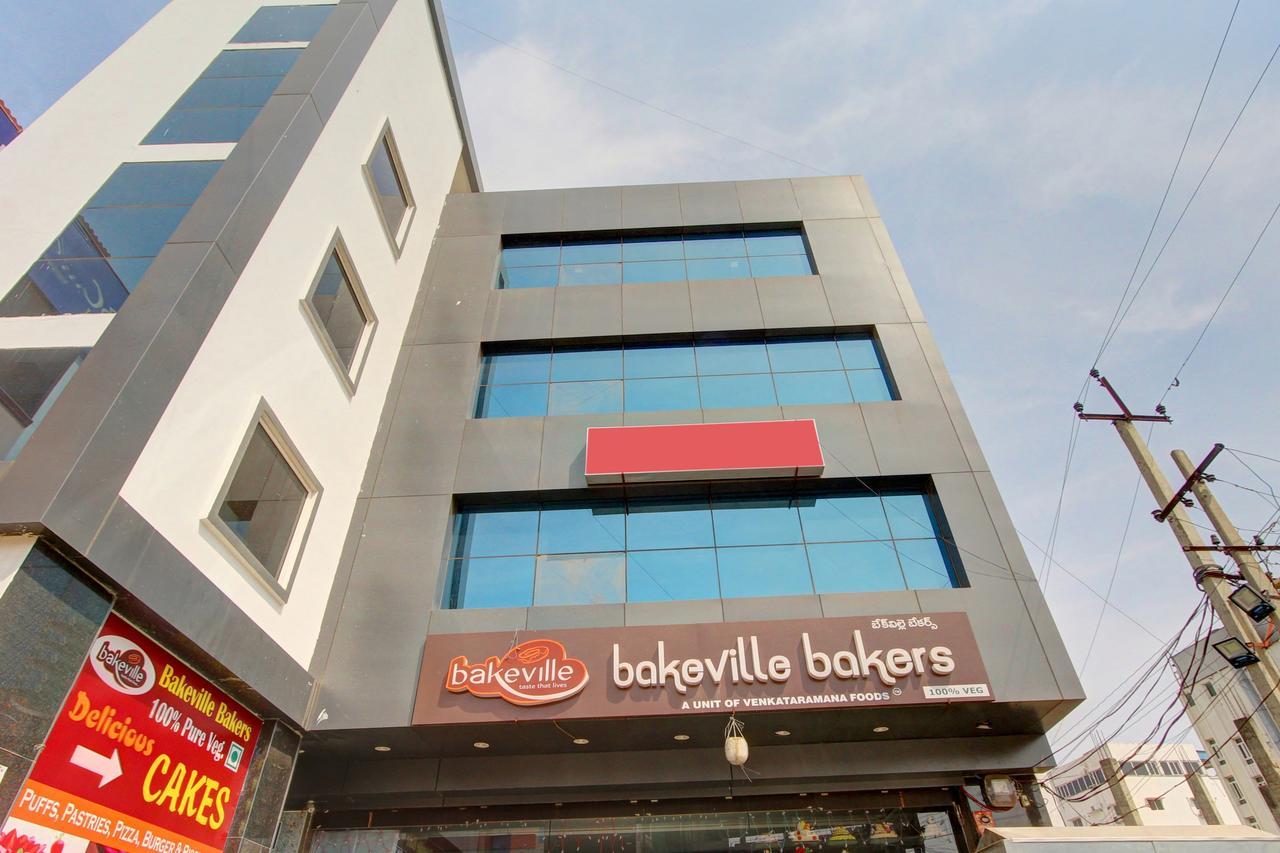 Hotel Oyo 11670 Vishnu Priya Residency 3*