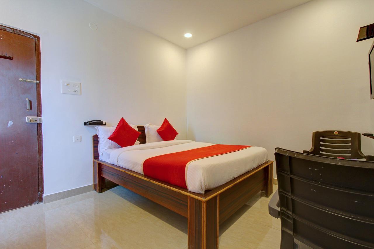 Hotel Oyo 11670 Vishnu Priya Residency 3*