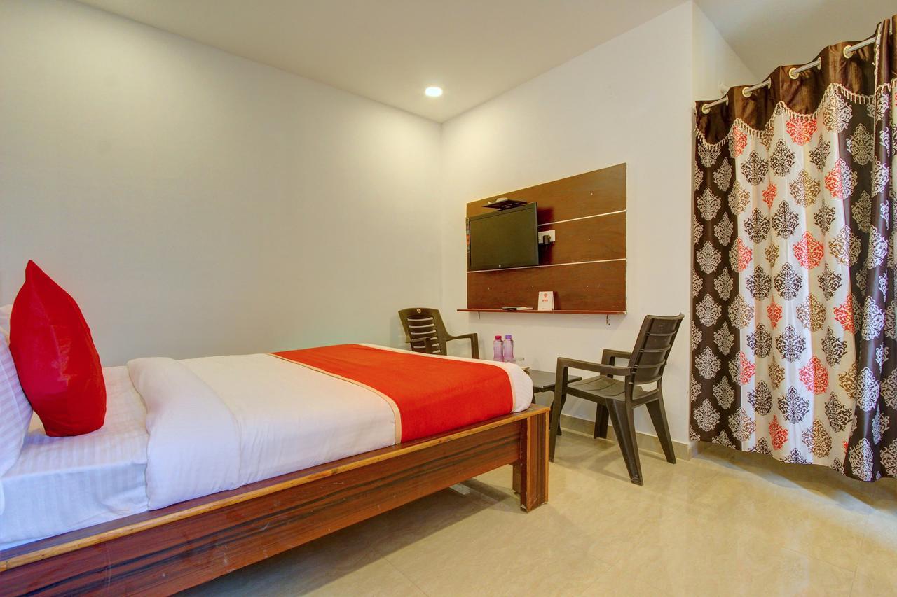 Hotel Oyo 11670 Vishnu Priya Residency 3*