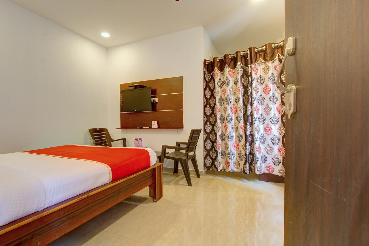 Oyo 11670 Vishnu Priya Residency 3* Hyderabad