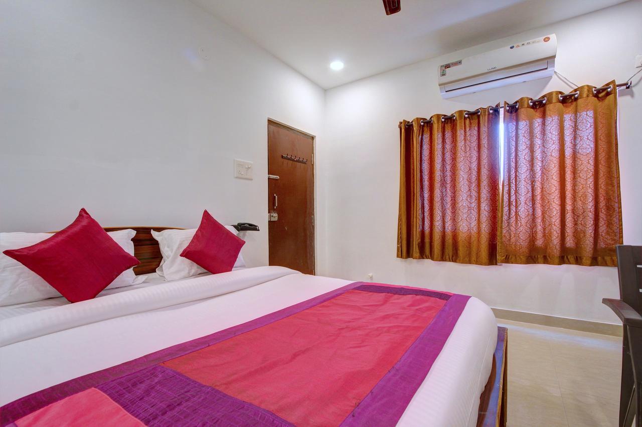 Hotel Oyo 11670 Vishnu Priya Residency 3*