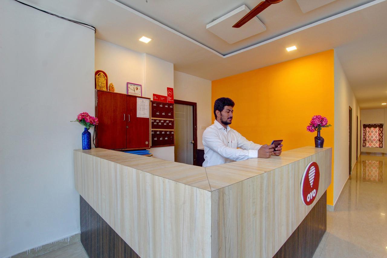 Oyo 11670 Vishnu Priya Residency 3* Hyderabad