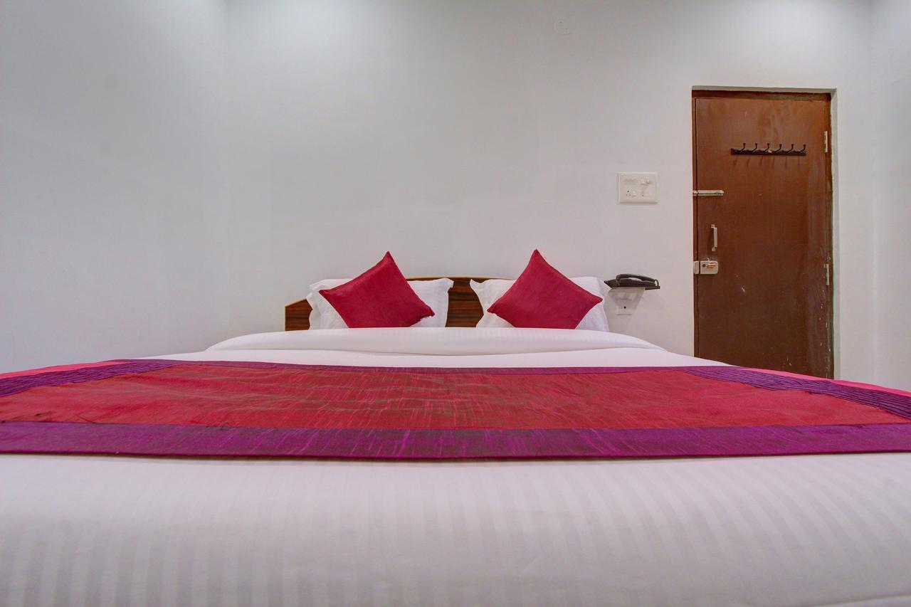 Oyo 11670 Vishnu Priya Residency 3* Hyderabad