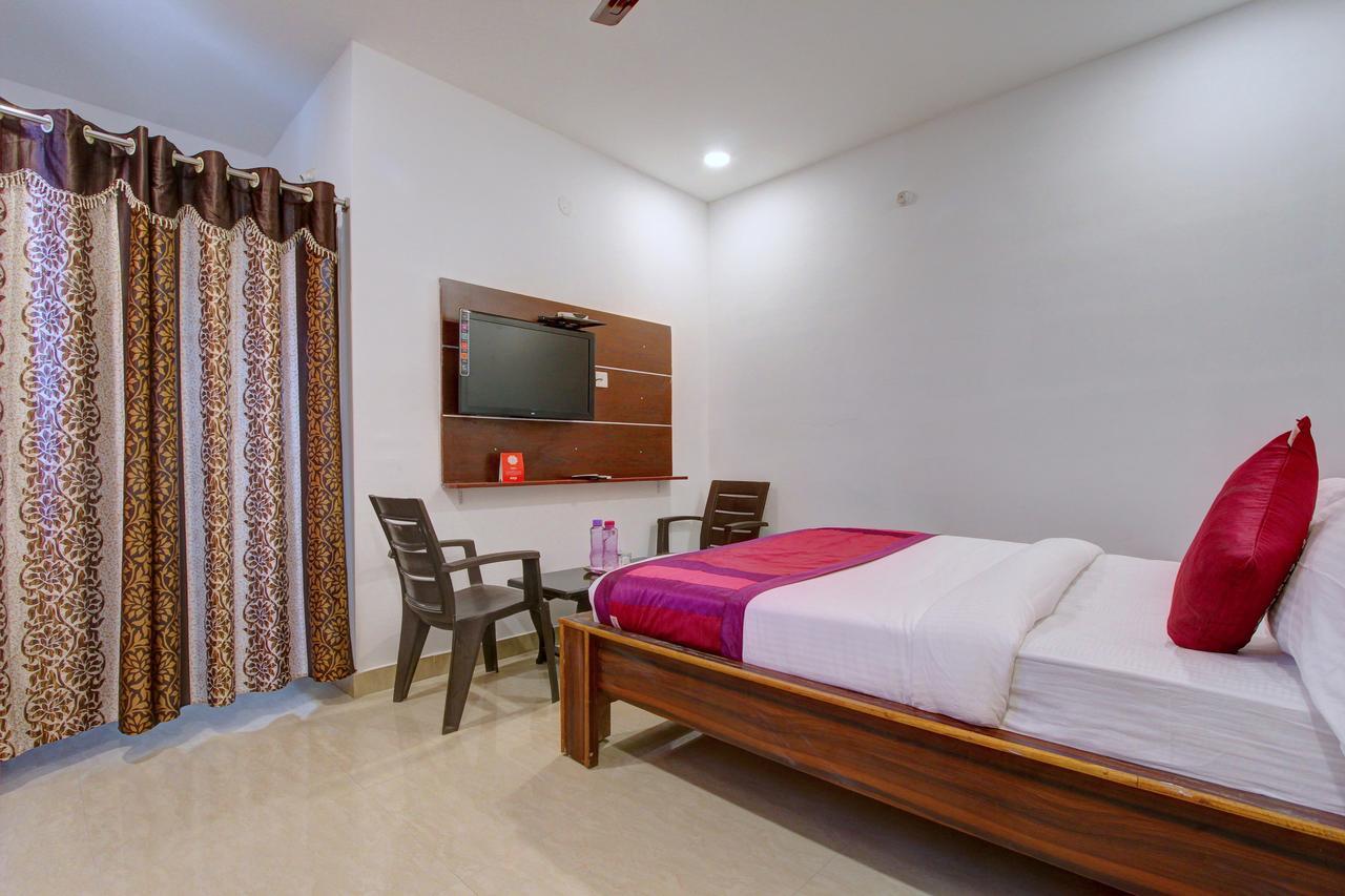 Hotel Oyo 11670 Vishnu Priya Residency 3*