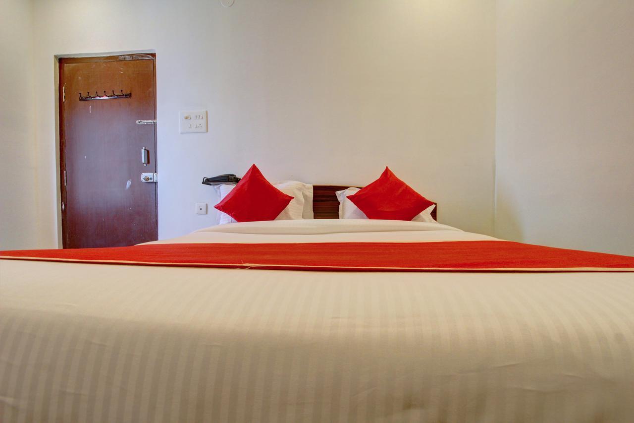 Hotel Oyo 11670 Vishnu Priya Residency 3*