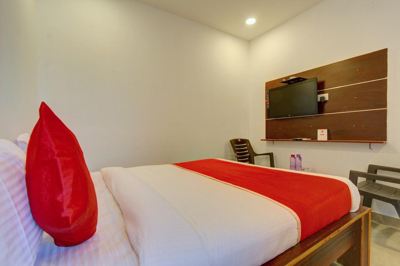 Oyo 11670 Vishnu Priya Residency 3* Hyderabad