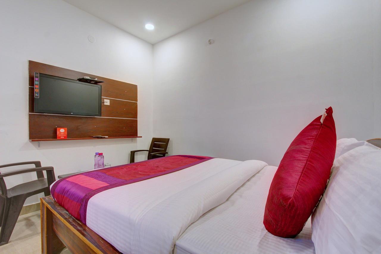 Hotel Oyo 11670 Vishnu Priya Residency 3*