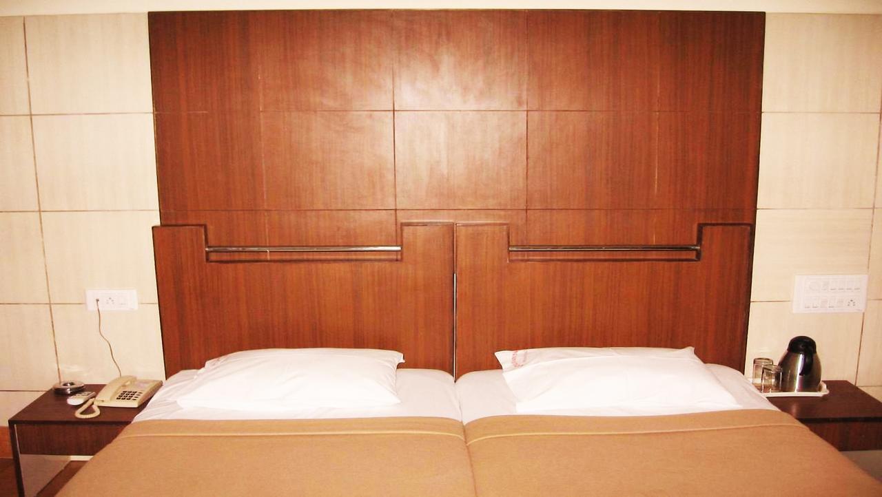 Lodge Haridwar Residency *