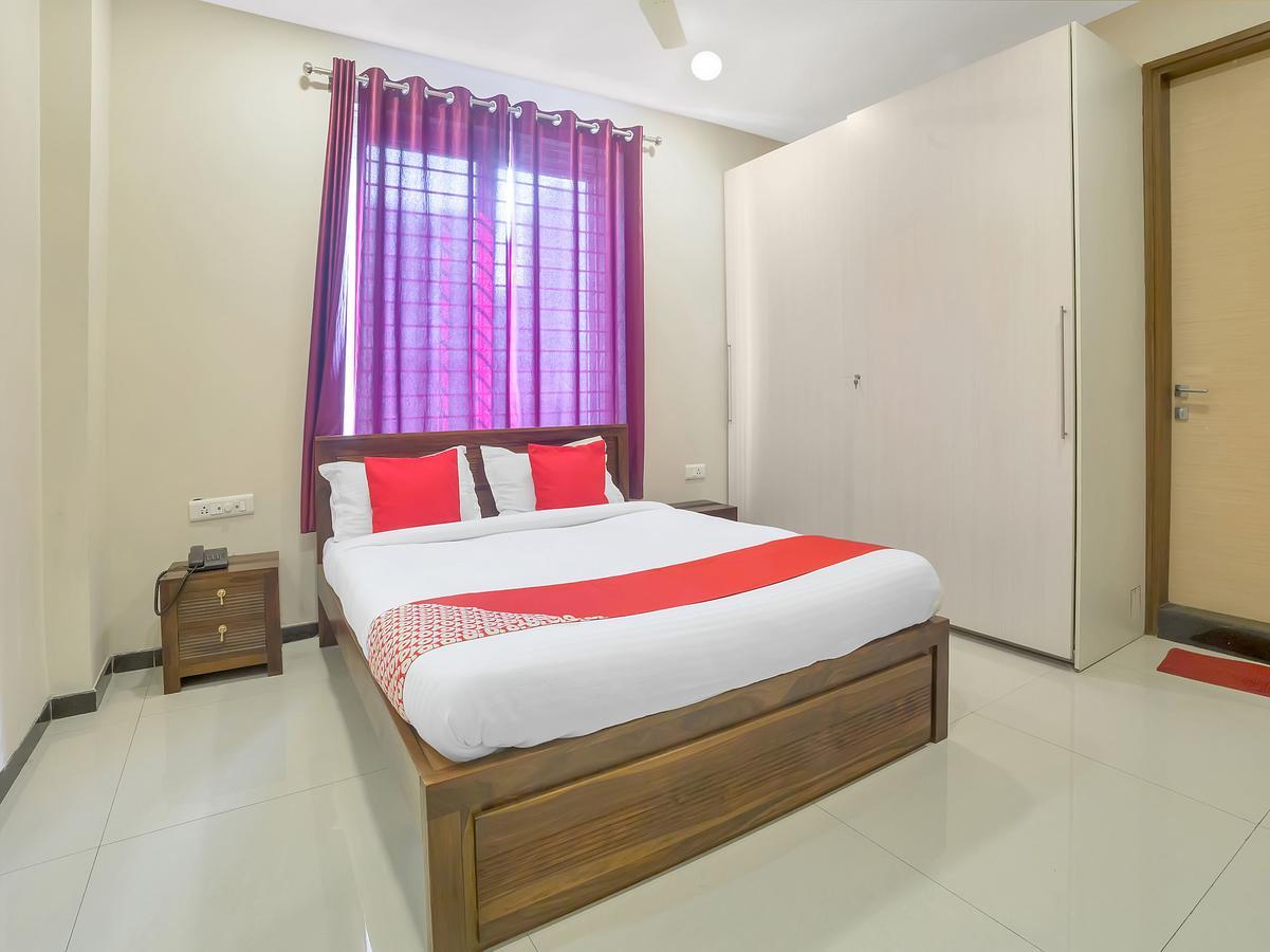 Oyo 12663 Abode Platina 3* Hyderabad