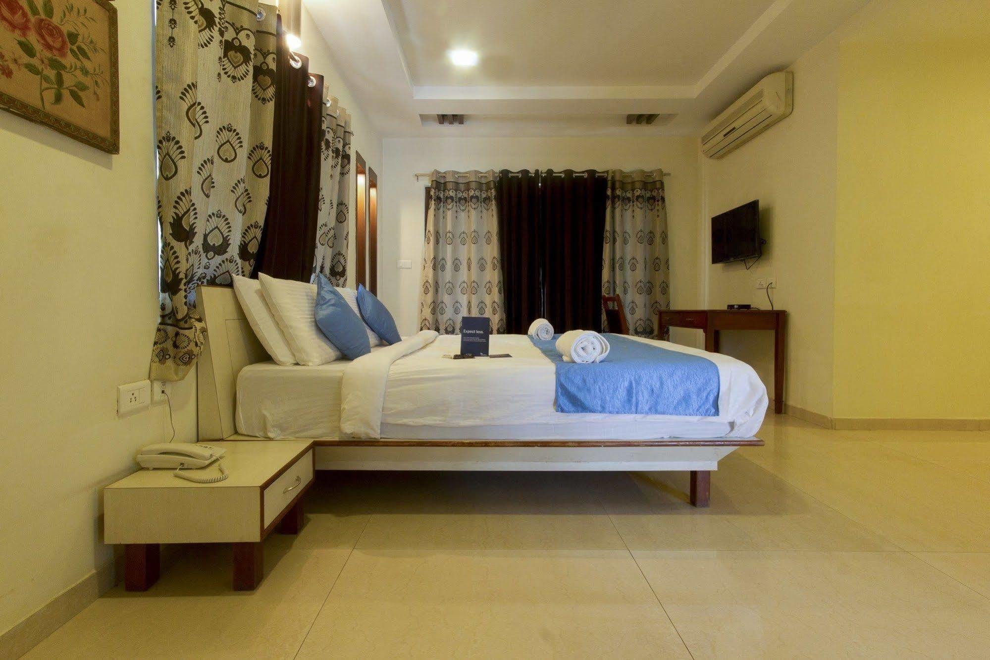 Fabhotel Comfort Hitech