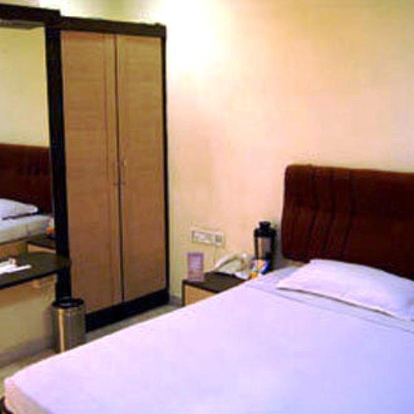 Hotel Savera Residency 2*