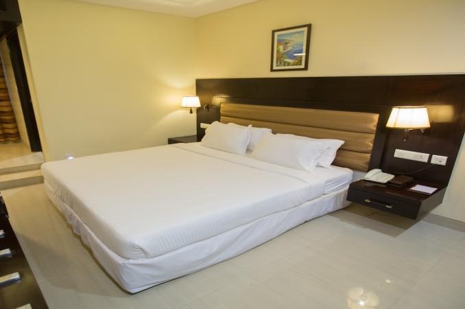 Royal Reve Hotel 3*