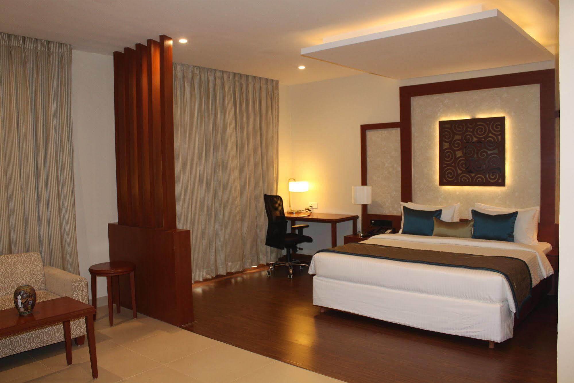 Hotel The Altruist Business Hitech