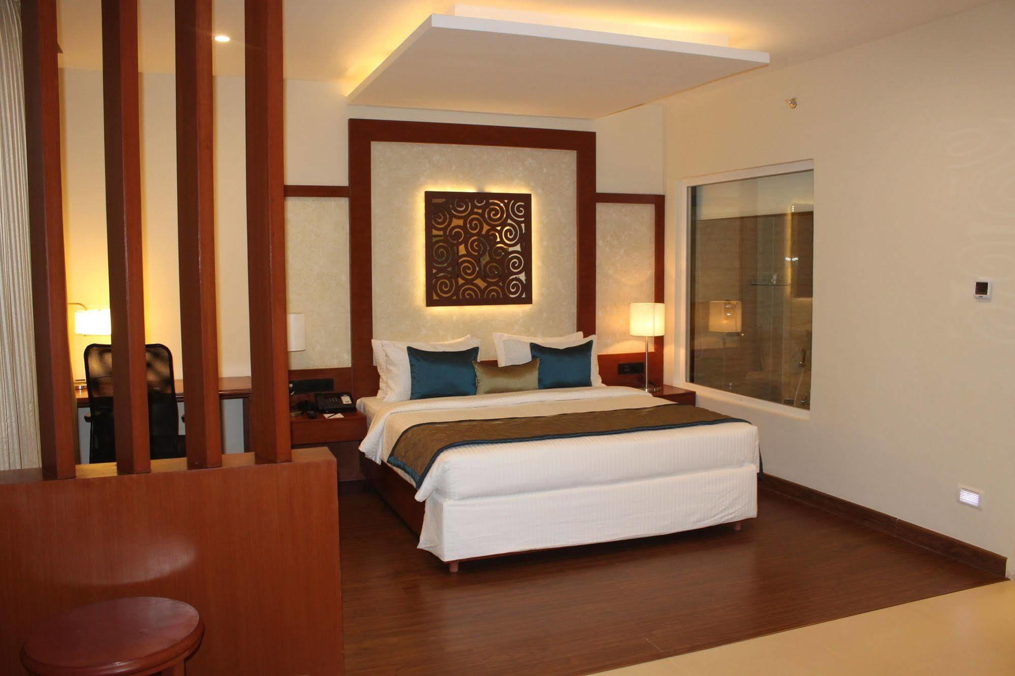 Hotel The Altruist Business Hitech
