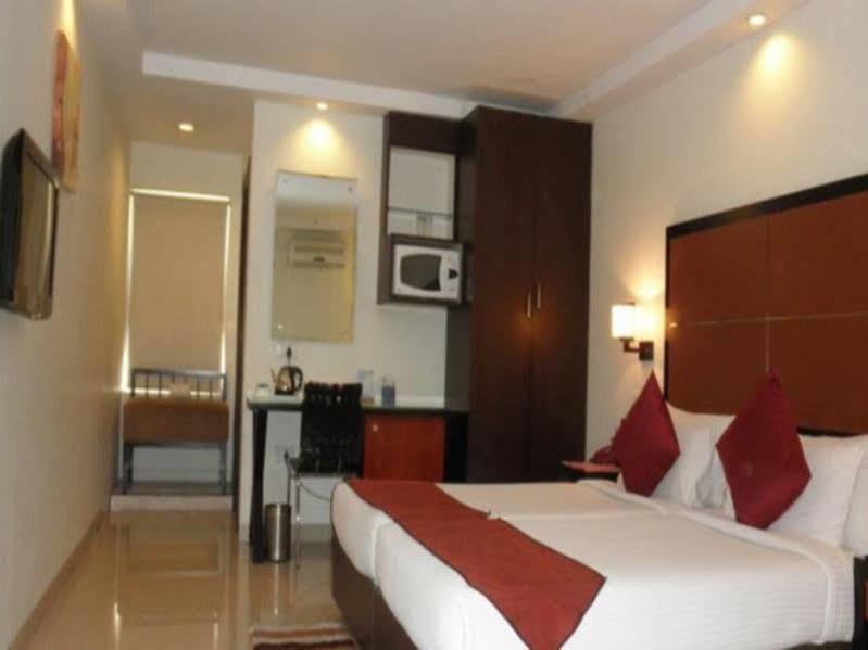 Kens Hotel 3*