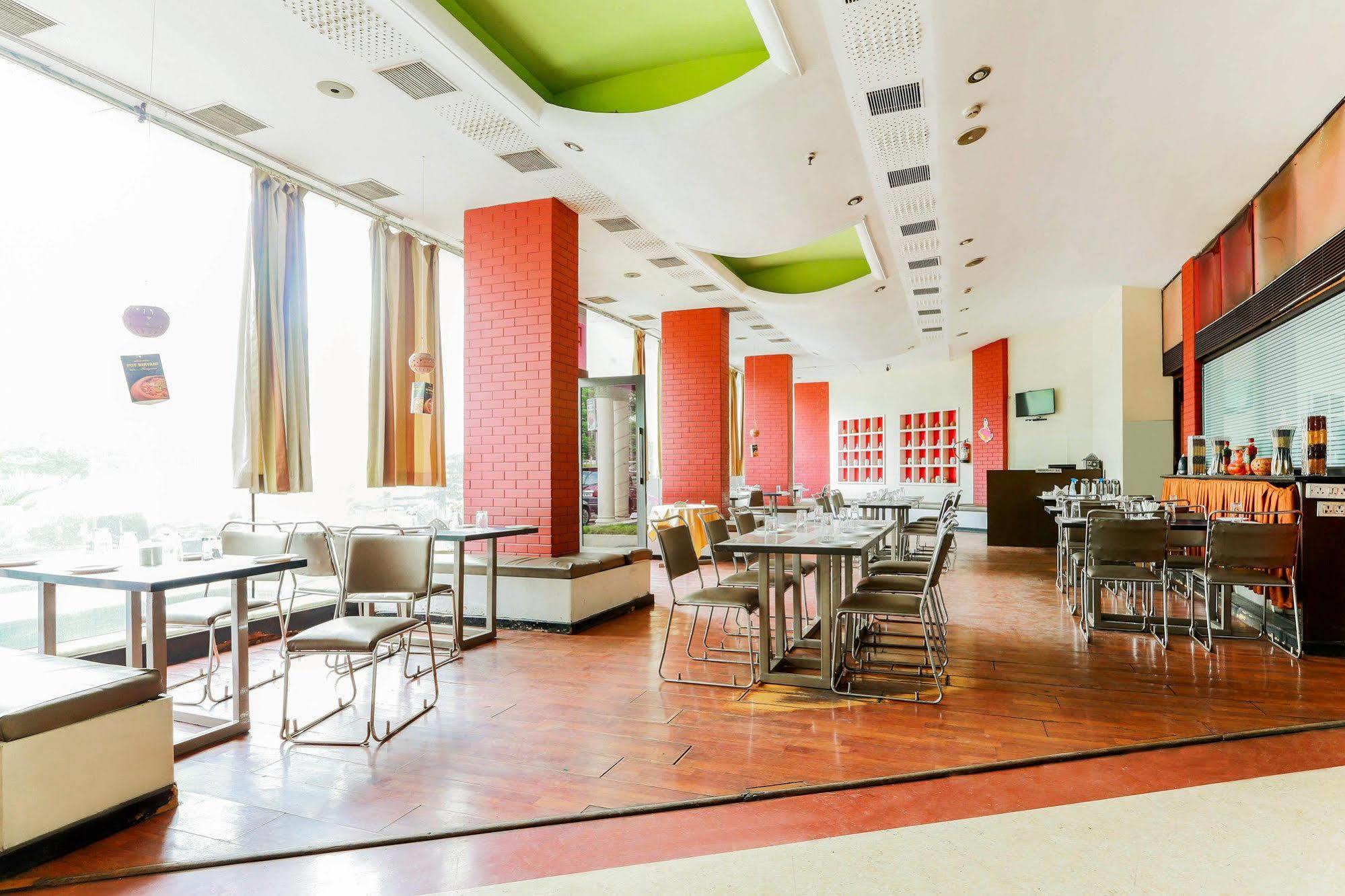 Hotel Zo Lakdi Ka Pool Hyderabad