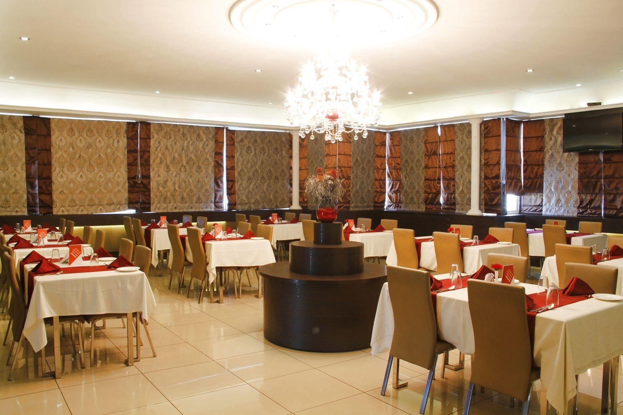Hotel Genx Banjara Hill 1589