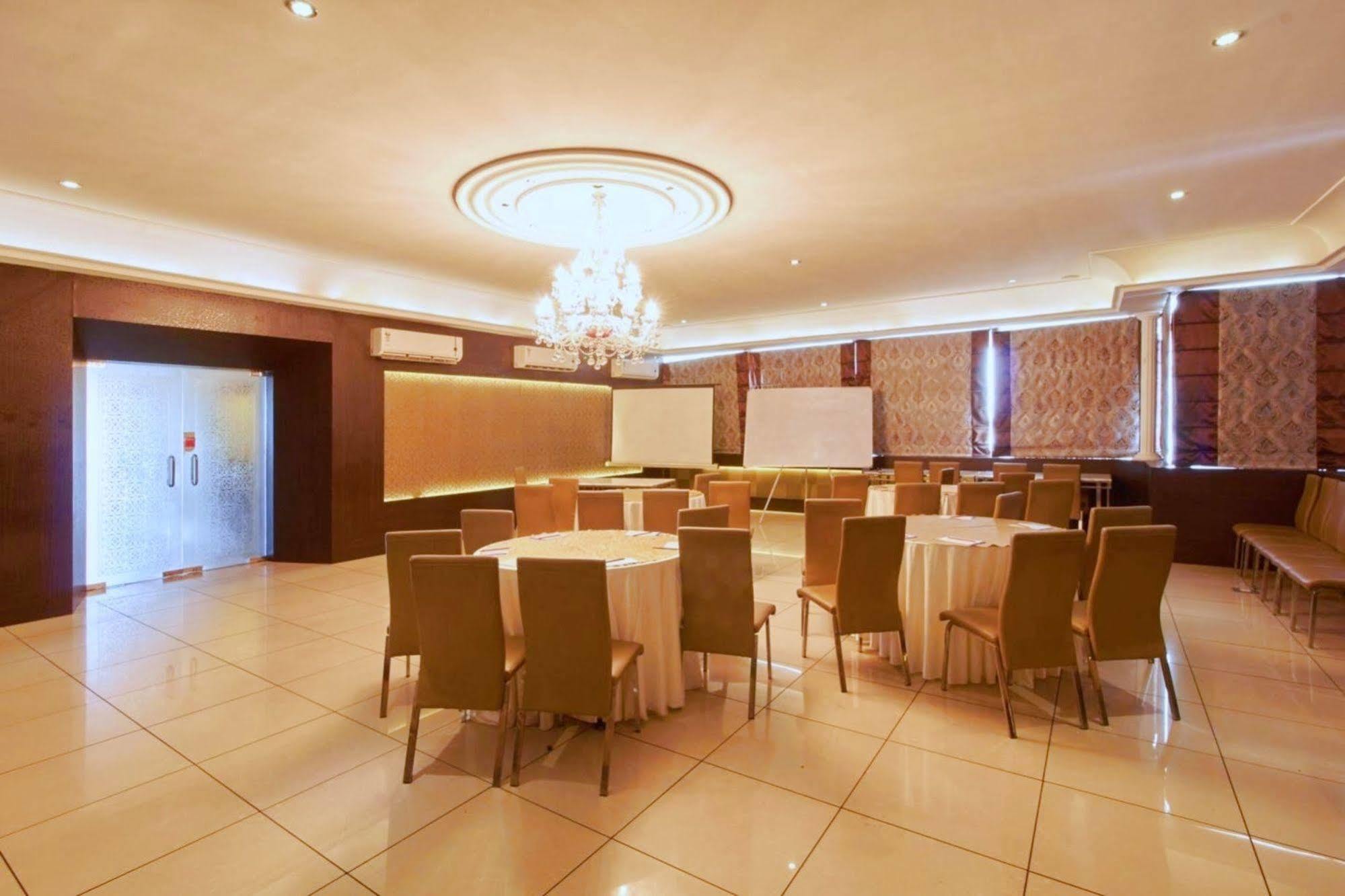 Genx Banjara Hill 1589 Hotel 3*