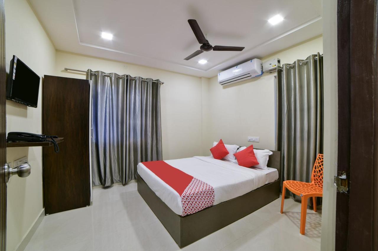Hotel Oyo 16606 Iconic Living 3*