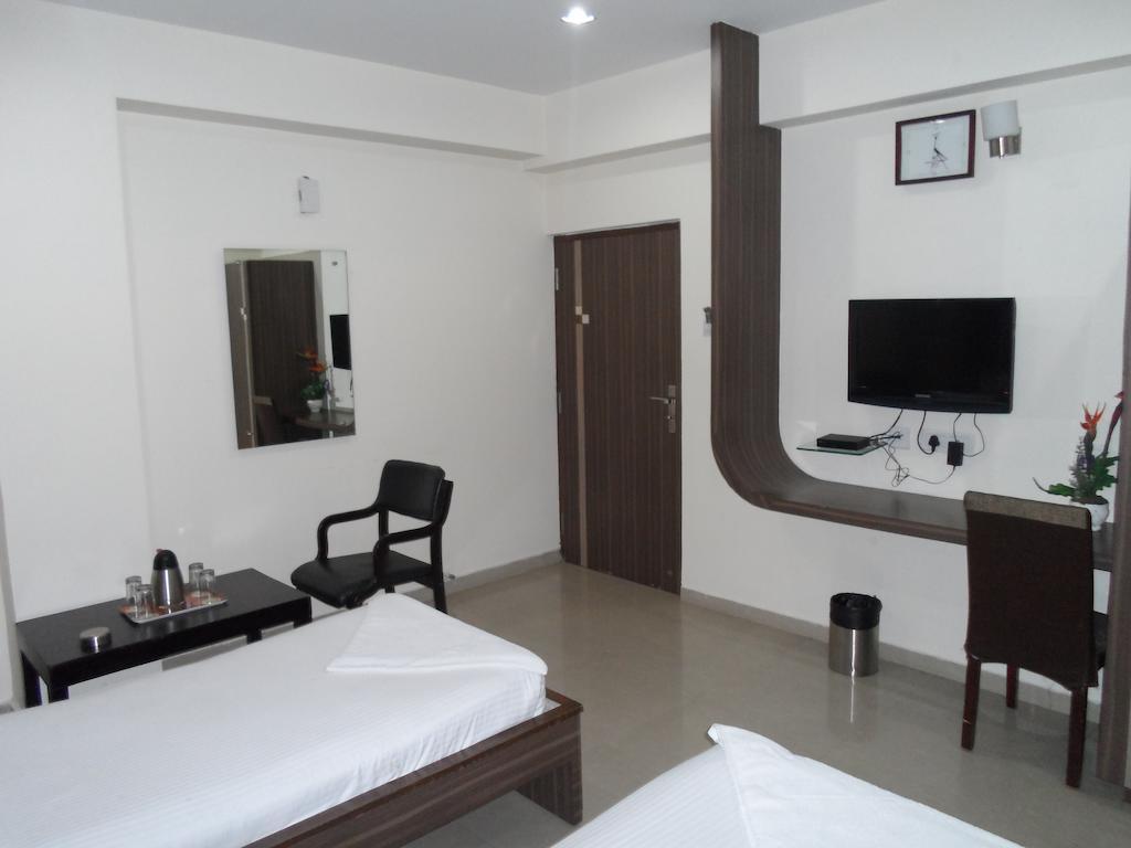 The Crown 3* Hyderabad