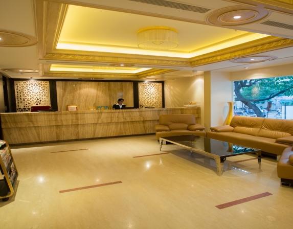 Royal Reve Hotel 3*