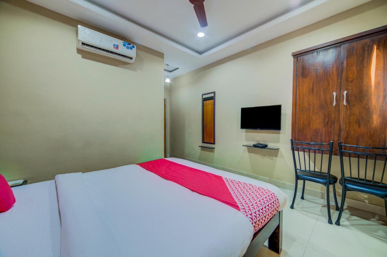 Oyo 18431 Celestee Grand Hotel Hyderabad
