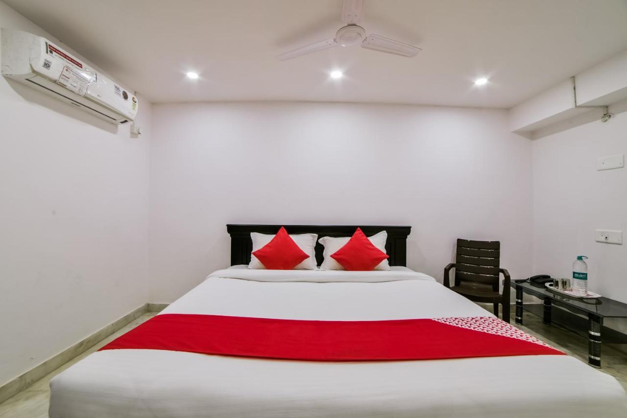 Hotel Oyo 13251 Three Castles Deluxe 3*