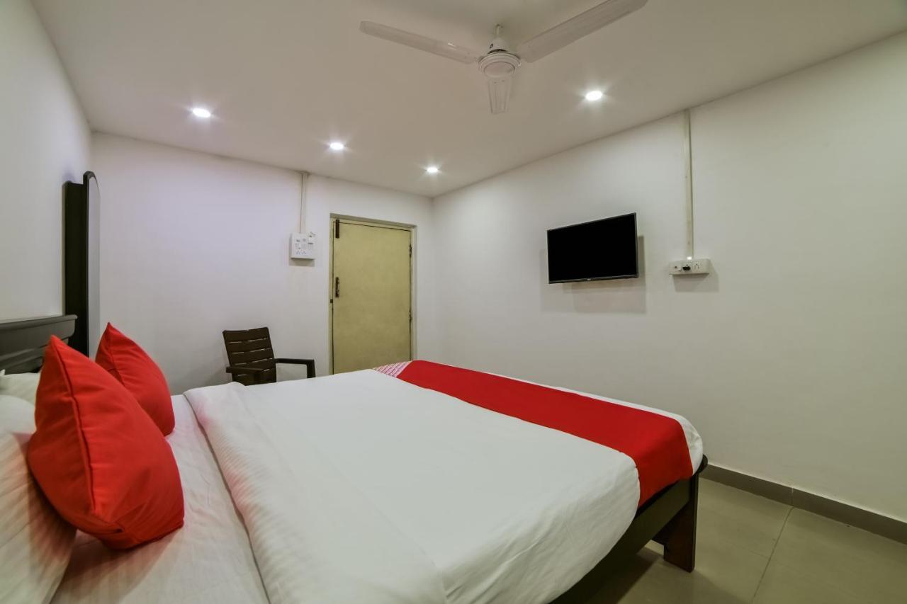 Oyo 13251 Three Castles Deluxe Hotel