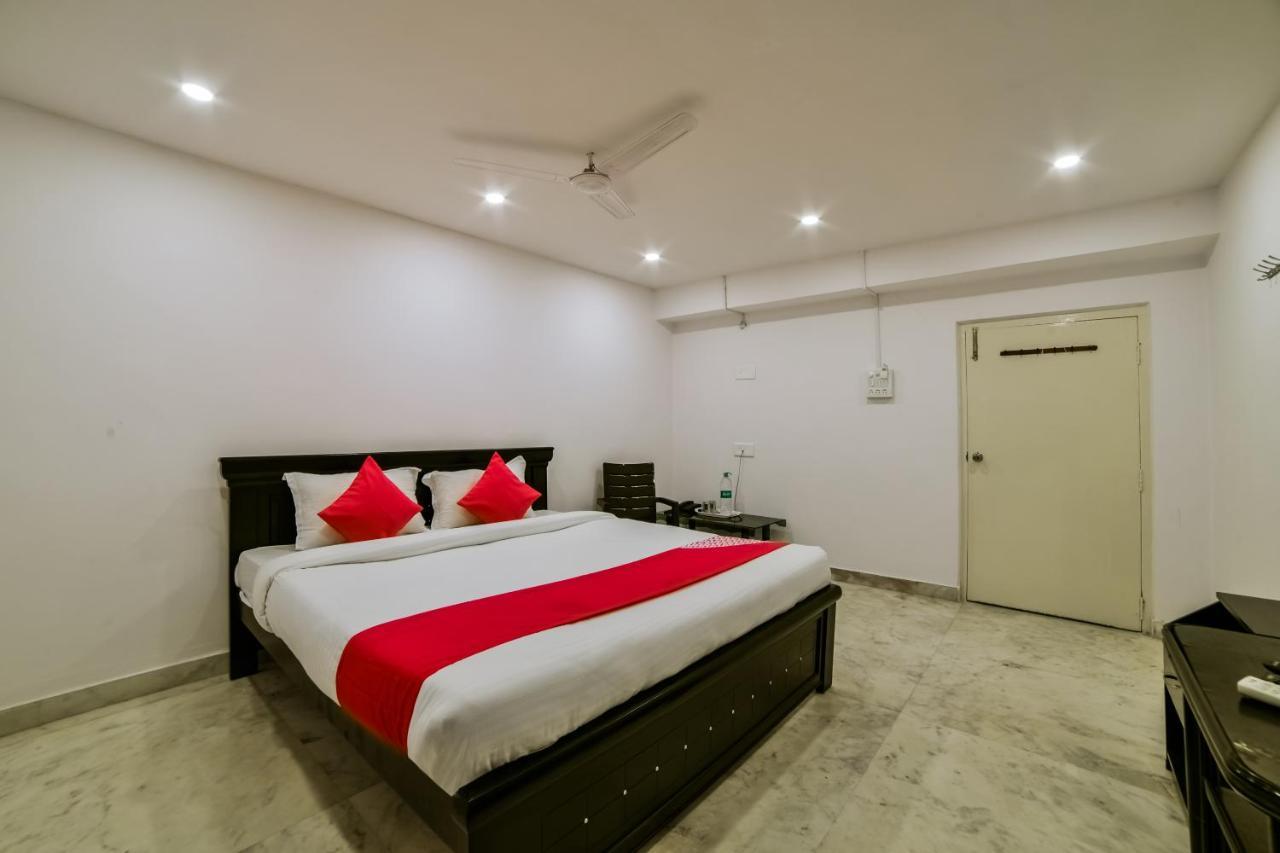 Oyo 13251 Three Castles Deluxe Hotel 3*