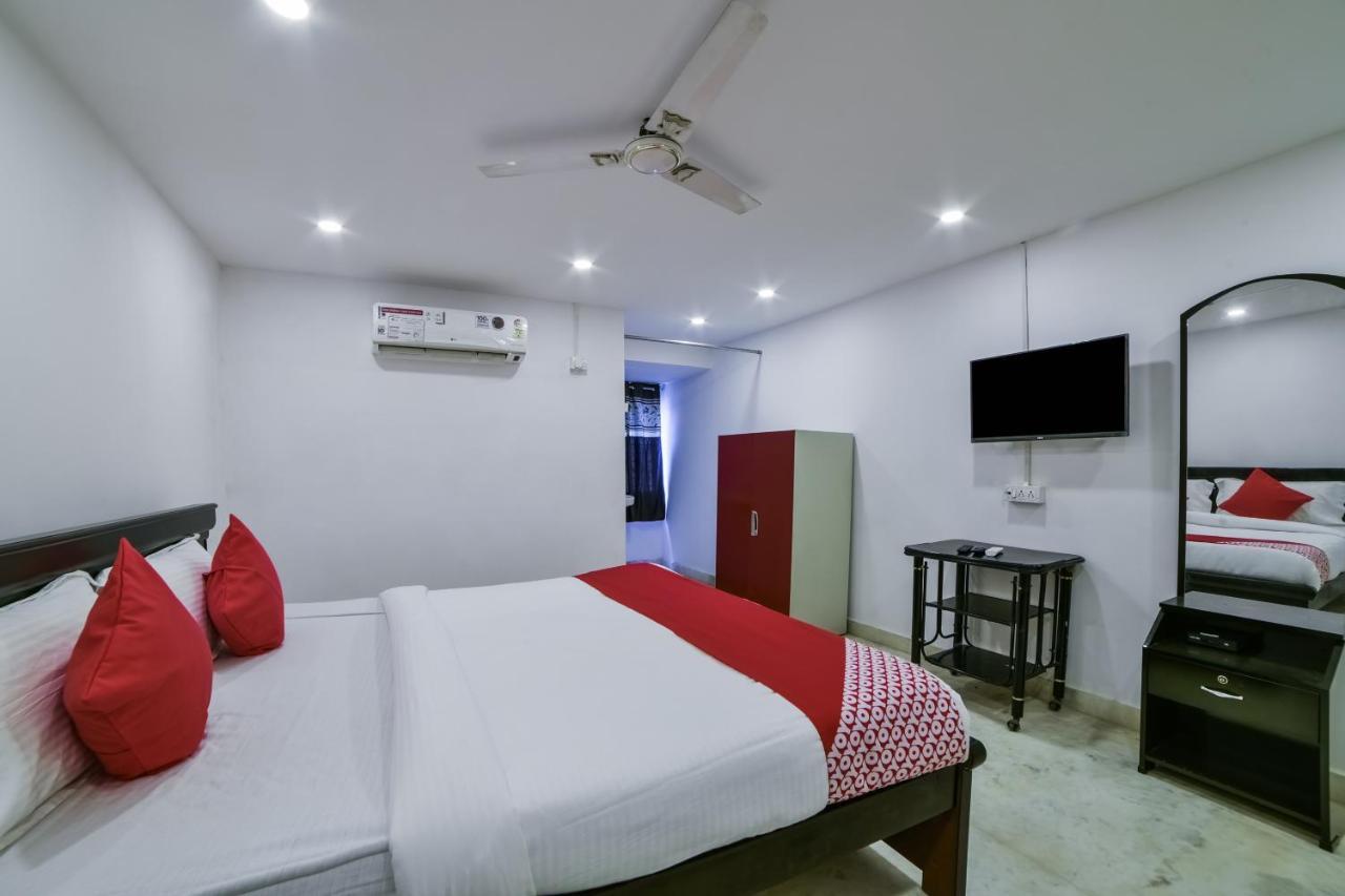 Oyo 13251 Three Castles Deluxe Hotel 3*