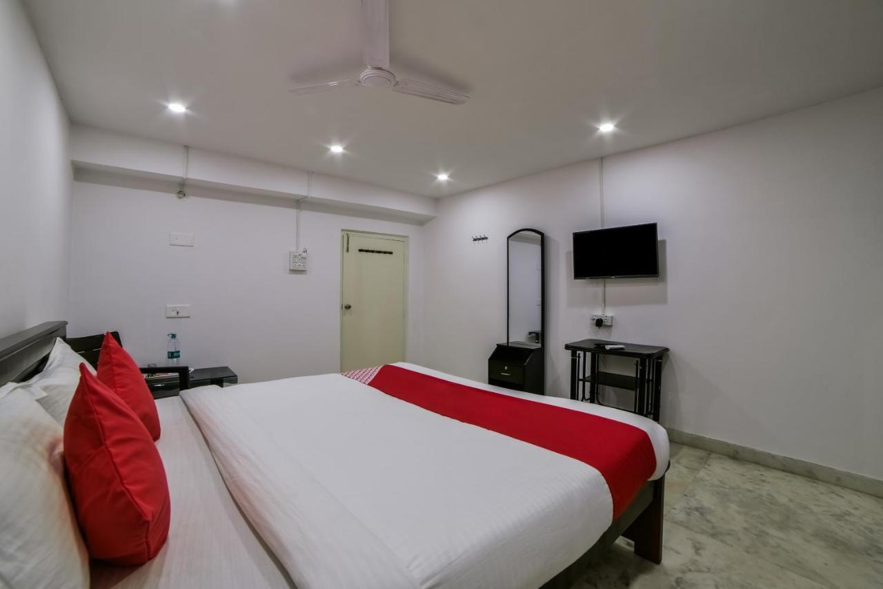 Oyo 13251 Three Castles Deluxe Hotel