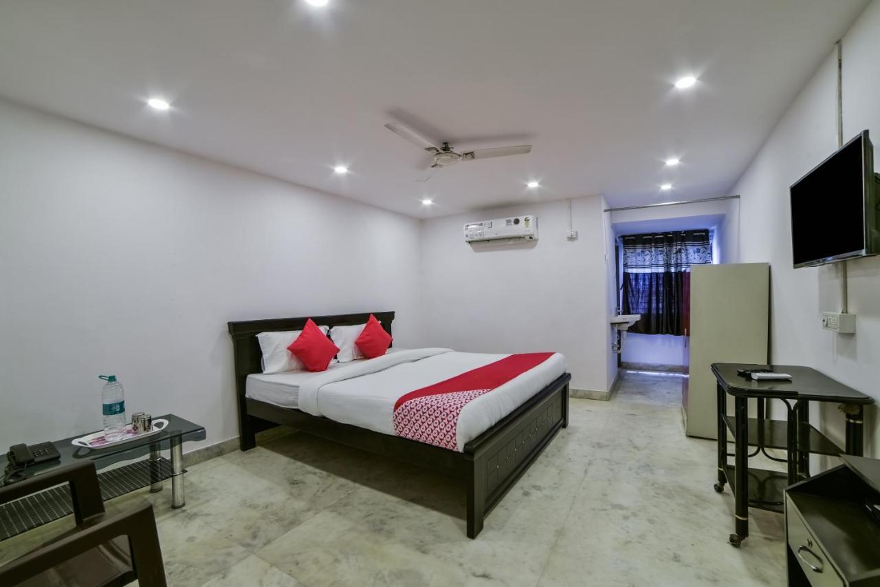 Oyo 13251 Three Castles Deluxe Hotel Hyderabad